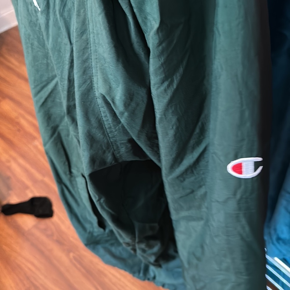 💚 Champion Jacket 💚 - Picture 3 of 6
